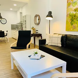 Homely Luxury Atarazanas Appartement